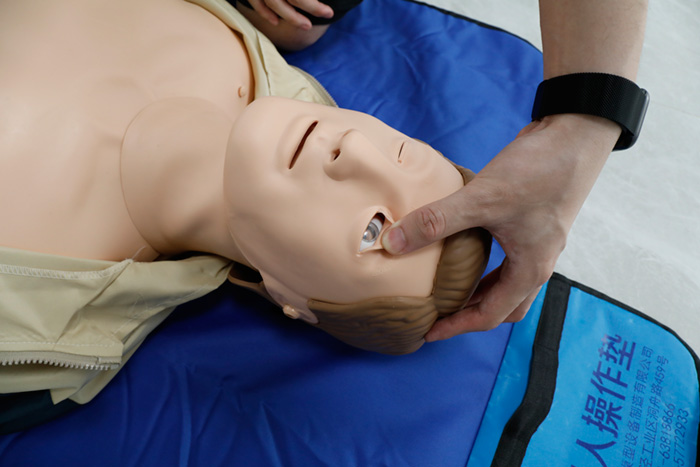 知能醫(yī)學模型舉行員工心肺復蘇急救技能培訓 知能醫(yī)學模型舉行員工心肺復蘇急救技能培訓